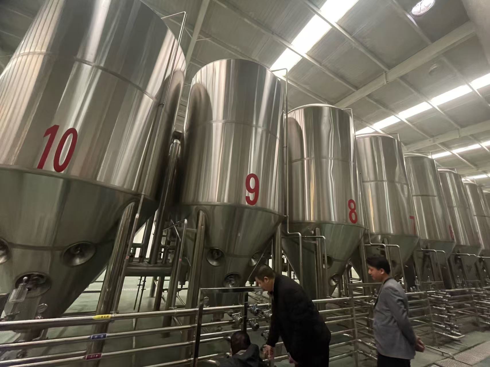 藤县精酿啤酒设备厂—平面布置、设备设计、制造、调试、培训等一条龙服务